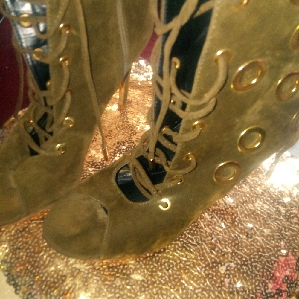 heels - Picture 3 of 5